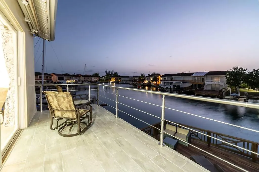 Villa Aqua Videre - Cozy 2 Bedroom Villa, Jolly Harbour